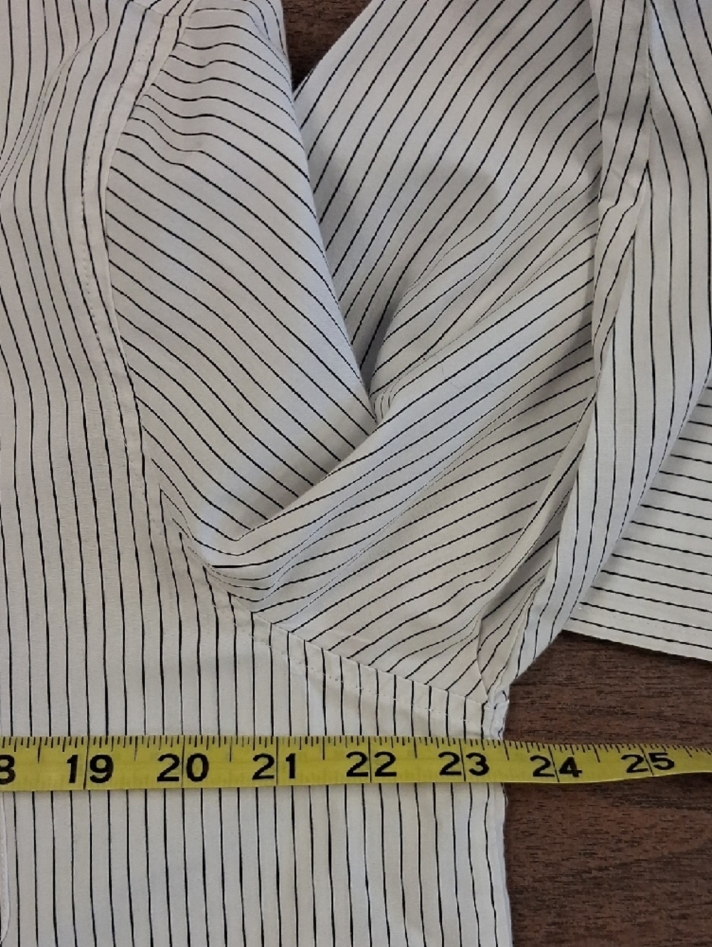 Las Olas White Pinstripe Tiger Embroidered Button Up Shirt Size Large - Picture 6 of 10